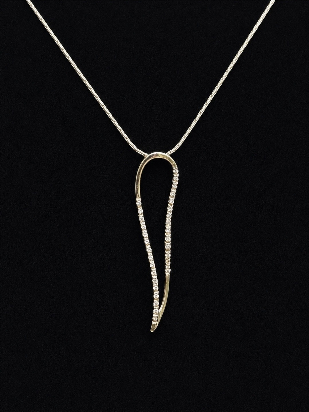 14K White Gold Diamond Pendant Necklace – 8.71g